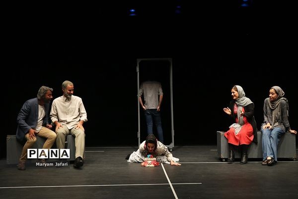 اجرای نمایش اسکرین شات