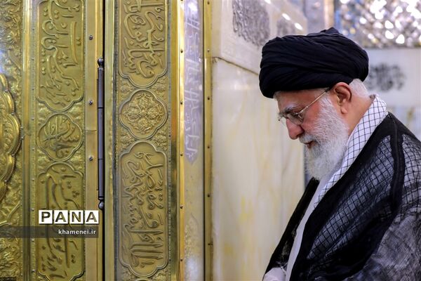غبارروبی مضجع مطهر حضرت امام رضا (علیه‌السلام)