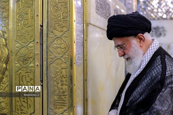 غبارروبی مضجع مطهر حضرت امام رضا (علیه‌السلام)