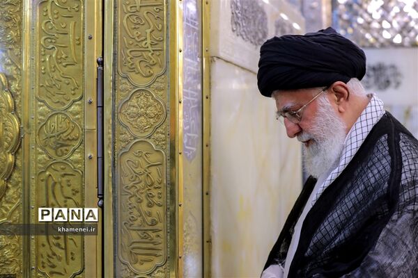غبارروبی مضجع مطهر حضرت امام رضا (علیه‌السلام)
