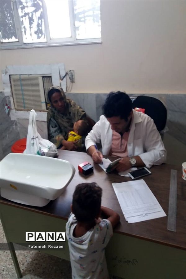 خدمت بی منت کاروان سلامت هلال احمر استان زنجان در مناطق کم‌برخوردار سیستان و بلوچستان