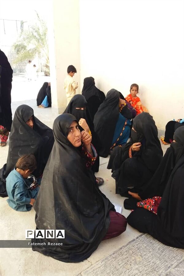 خدمت بی منت کاروان سلامت هلال احمر استان زنجان در مناطق کم‌برخوردار سیستان و بلوچستان