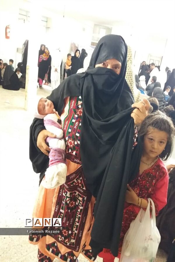 خدمت بی منت کاروان سلامت هلال احمر استان زنجان در مناطق کم‌برخوردار سیستان و بلوچستان
