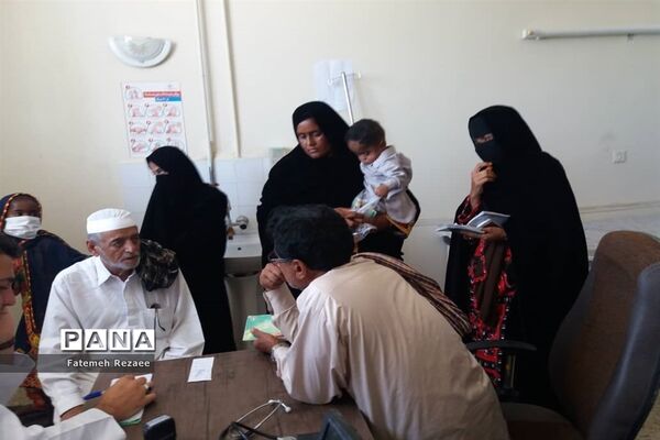 خدمت بی منت کاروان سلامت هلال احمر استان زنجان در مناطق کم‌برخوردار سیستان و بلوچستان