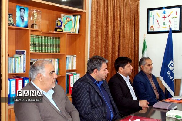 نشست توجیهی اعضاء تیم بازرسی و نظارت طرح ساماندهی لباس فرم مدارس
