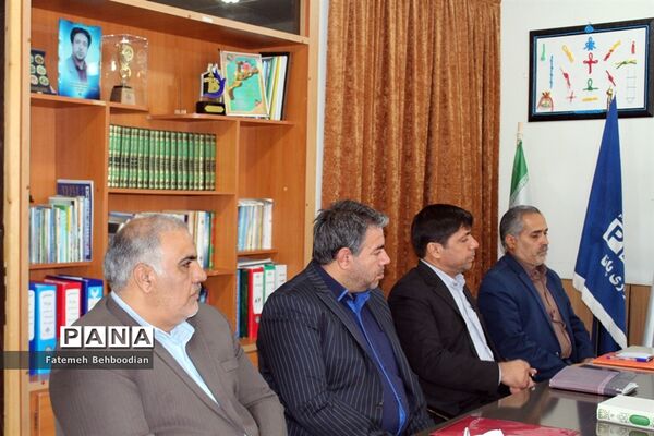 نشست توجیهی اعضاء تیم بازرسی و نظارت طرح ساماندهی لباس فرم مدارس