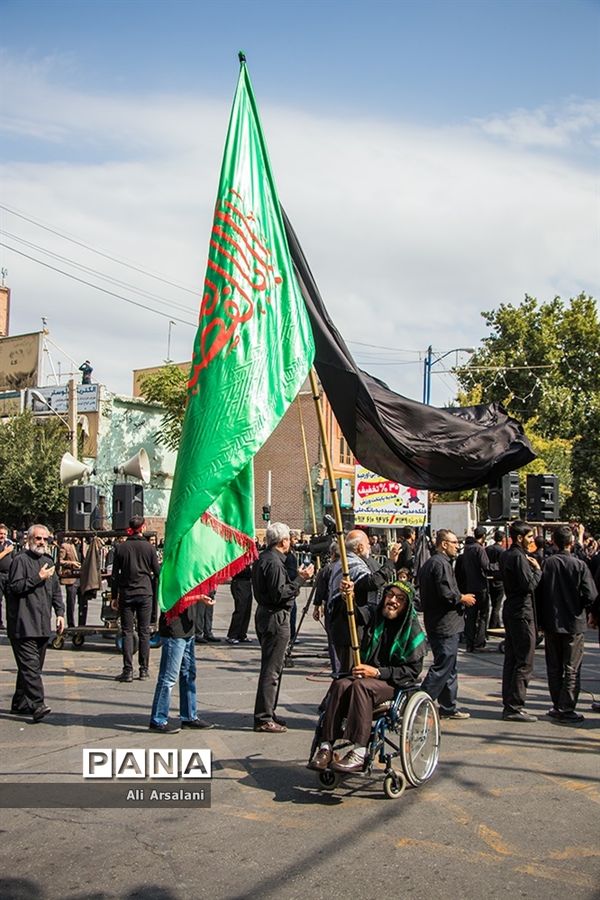 عزاداری خیابانی مردم ارومیه در تاسوعای حسینی