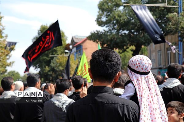 عزاداری خیابانی مردم ارومیه در تاسوعای حسینی