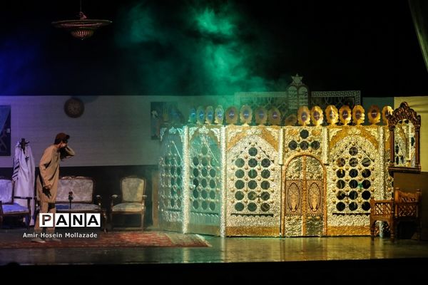 اجرای نمایش « لای لای گوزومون نوری »