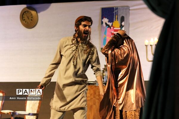 اجرای نمایش « لای لای گوزومون نوری »