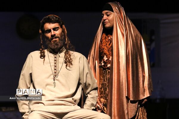 اجرای نمایش « لای لای گوزومون نوری »