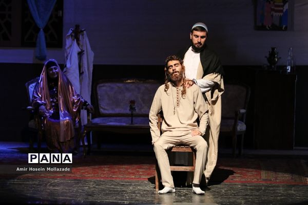 اجرای نمایش « لای لای گوزومون نوری »