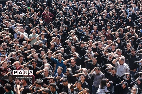 عاشورای حسینی در میدان امام حسین (ع)