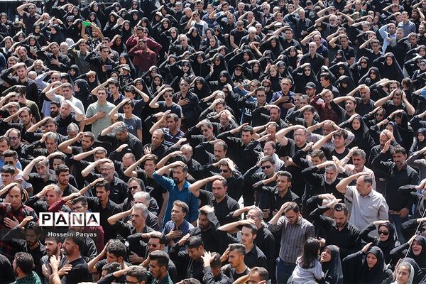 عاشورای حسینی در میدان امام حسین (ع)