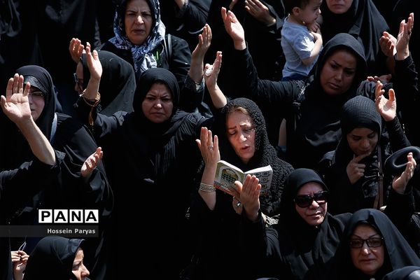 عاشورای حسینی در میدان امام حسین (ع)