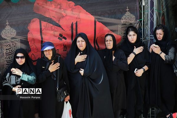 عاشورای حسینی در میدان امام حسین (ع)
