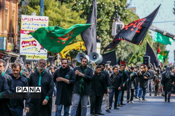 عزاداری خیابانی مردم ارومیه در عاشورای حسینی