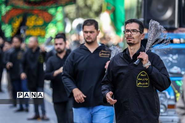 عزاداری خیابانی مردم ارومیه در عاشورای حسینی