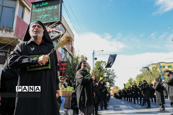 عزاداری خیابانی مردم ارومیه در عاشورای حسینی