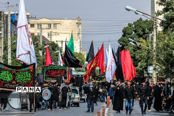 عزاداری خیابانی مردم ارومیه در عاشورای حسینی