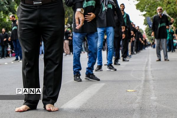 عزاداری خیابانی مردم ارومیه در عاشورای حسینی