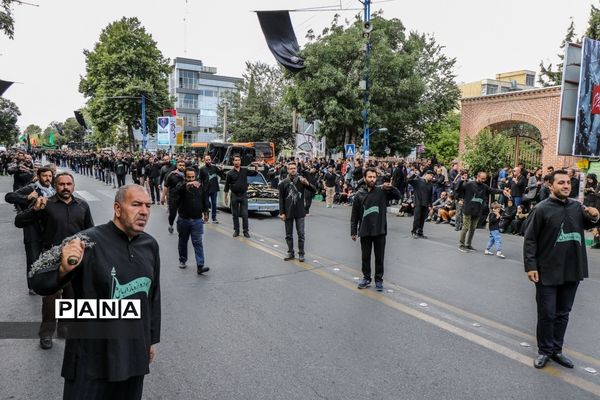 عزاداری خیابانی مردم ارومیه در عاشورای حسینی