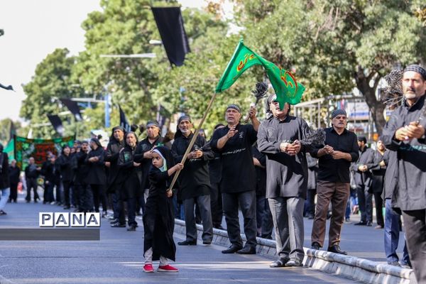 عزاداری خیابانی مردم ارومیه در عاشورای حسینی