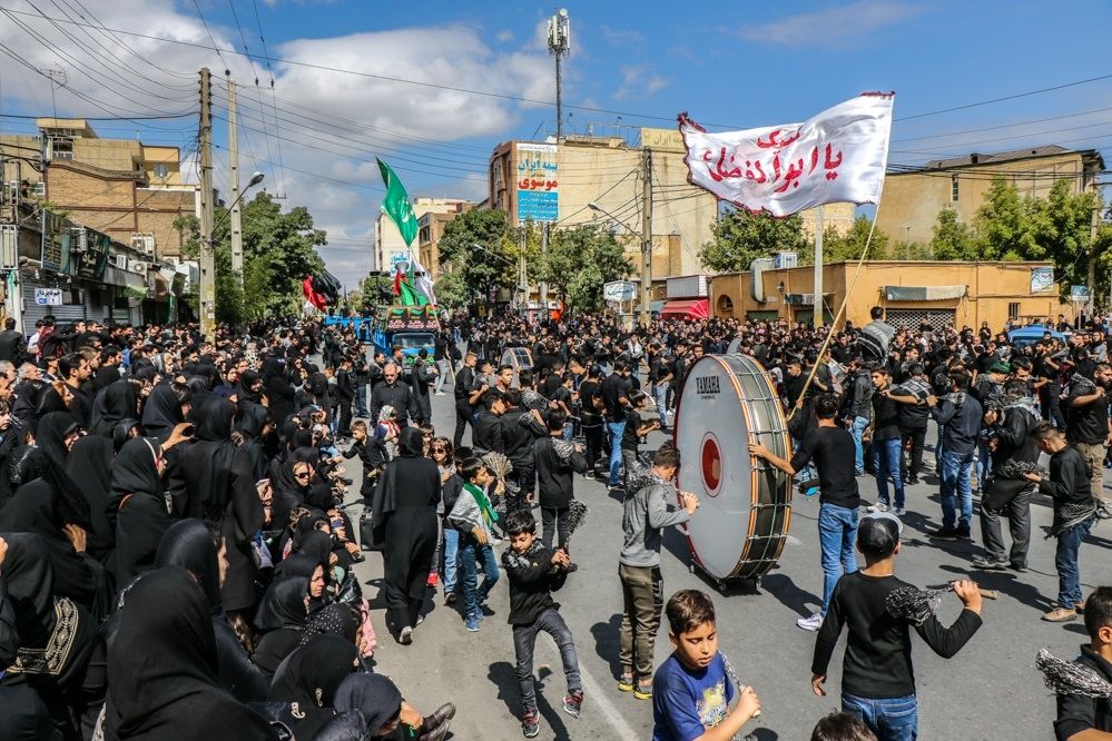 عزاداری خیابانی مردم ارومیه در عاشورای حسینی