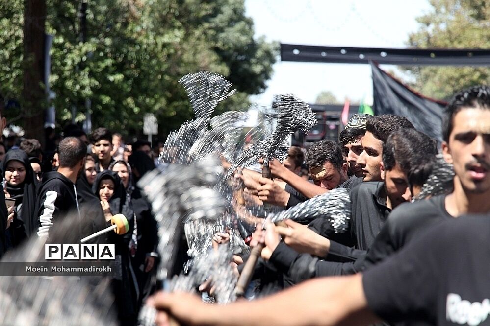 مراسم عزاداری روز عاشورا در مشهد مقدس