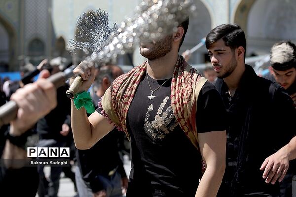 مراسم عزاداری و نماز ظهر عاشورا در حرم حضرت عبدالعظیم