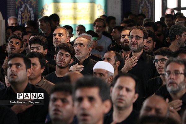 برگزاری نماز ظهر عاشورا در جزیره کیش