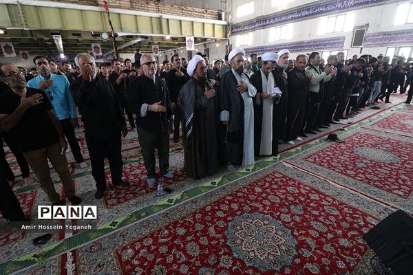 برگزاری نماز ظهر عاشورا در جزیره کیش