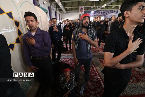 برگزاری نماز ظهر عاشورا در جزیره کیش