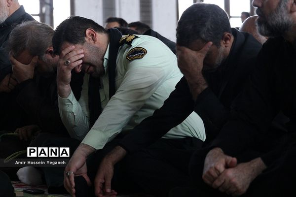 برگزاری نماز ظهر عاشورا در جزیره کیش