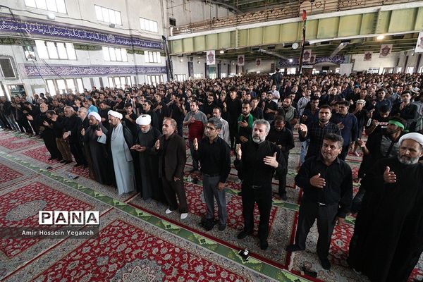 برگزاری نماز ظهر عاشورا در جزیره کیش