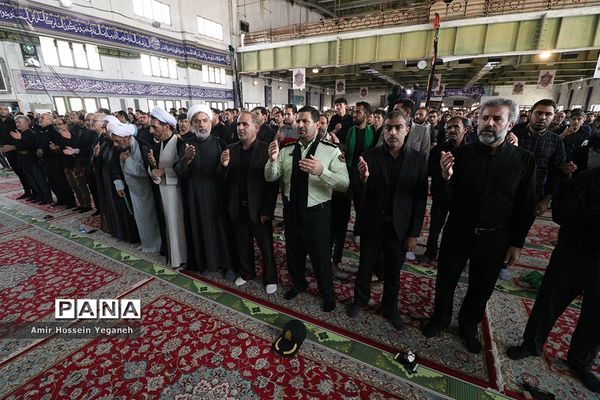 برگزاری نماز ظهر عاشورا در جزیره کیش