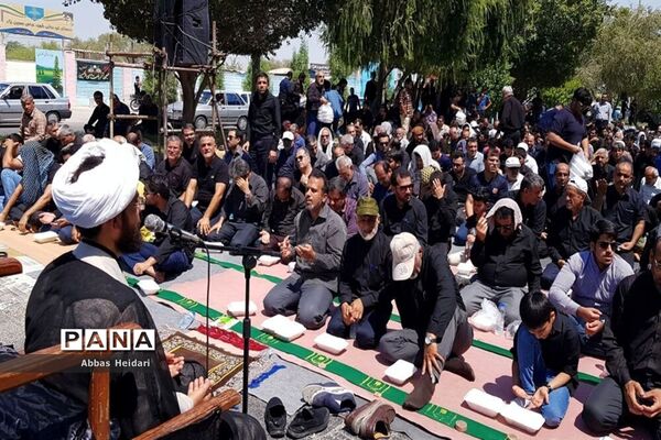 نماز ظهر روز عاشورا در محله بهمنی بوشهر