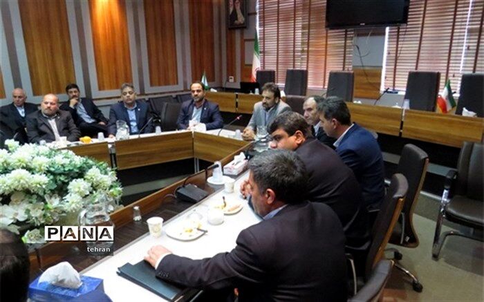 جلسه  هم اندیشی پیمانکاران سرویس دانش آموزمنطقه۶