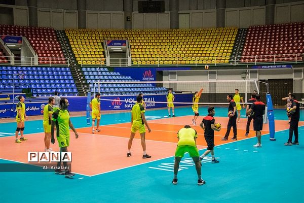 تمرین تیم والیبال شهرداری ارومیه