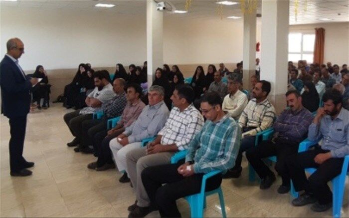 جلسه هم اندیشی خدمتگزاران و سرایداران مدارس شهرستان سمیرم