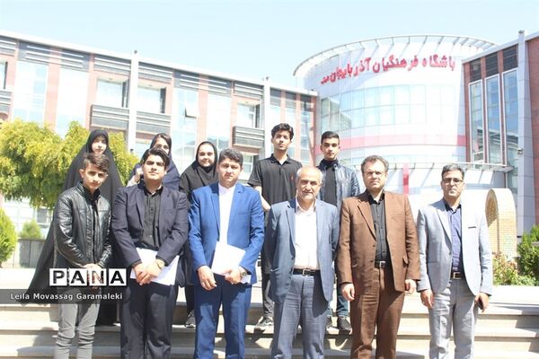دیدار و گفت‌وگوی نمایندگان نهمین دوره مجلس دانش‌آموزی با مدیرکل آموزش و پرورش آذربایجان شرقی