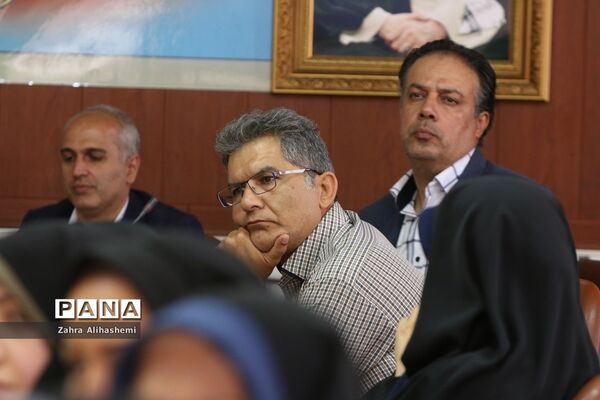 جلسه توجیهی سامانه شبکه  توزیع مواد غذایی مجاز در بوفه‌های مدارس