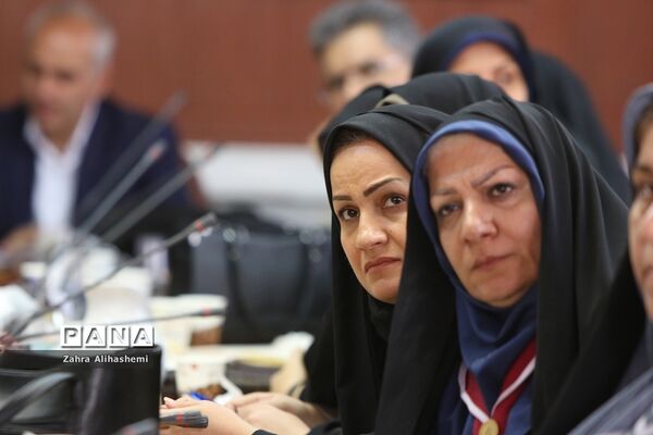 جلسه توجیهی سامانه شبکه  توزیع مواد غذایی مجاز در بوفه‌های مدارس
