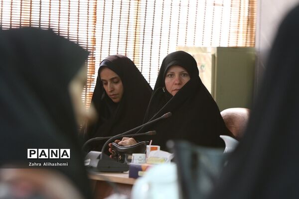 جلسه توجیهی سامانه شبکه  توزیع مواد غذایی مجاز در بوفه‌های مدارس
