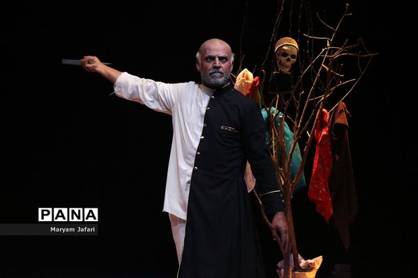 اجرای نمایش «کریملوژی»