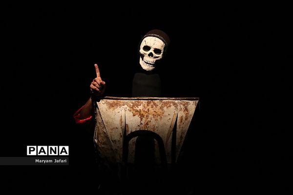 اجرای نمایش «کریملوژی»