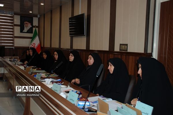 نشست تخصصی نقد و بررسی مجله رشد تکنولوژی در شهرری