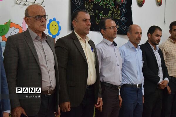 جشن شکوفه ها همزمان با سراسر کشور در مدارس شهر گله‌دار