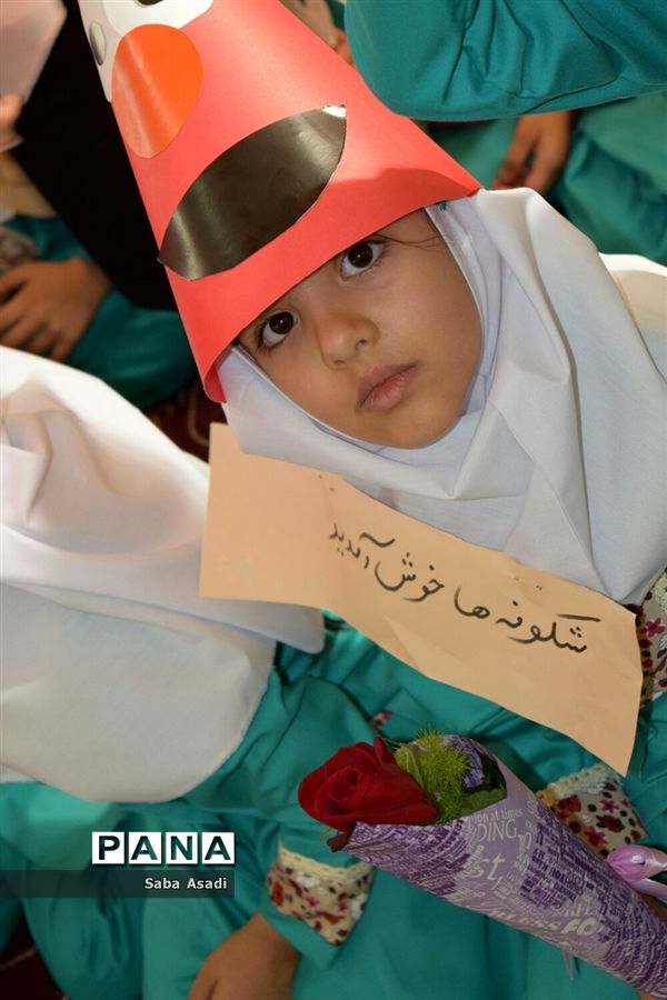 جشن شکوفه ها همزمان با سراسر کشور در مدارس شهر گله‌دار