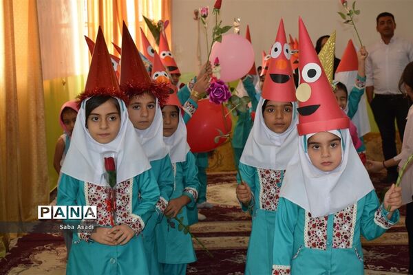 جشن شکوفه ها همزمان با سراسر کشور در مدارس شهر گله‌دار